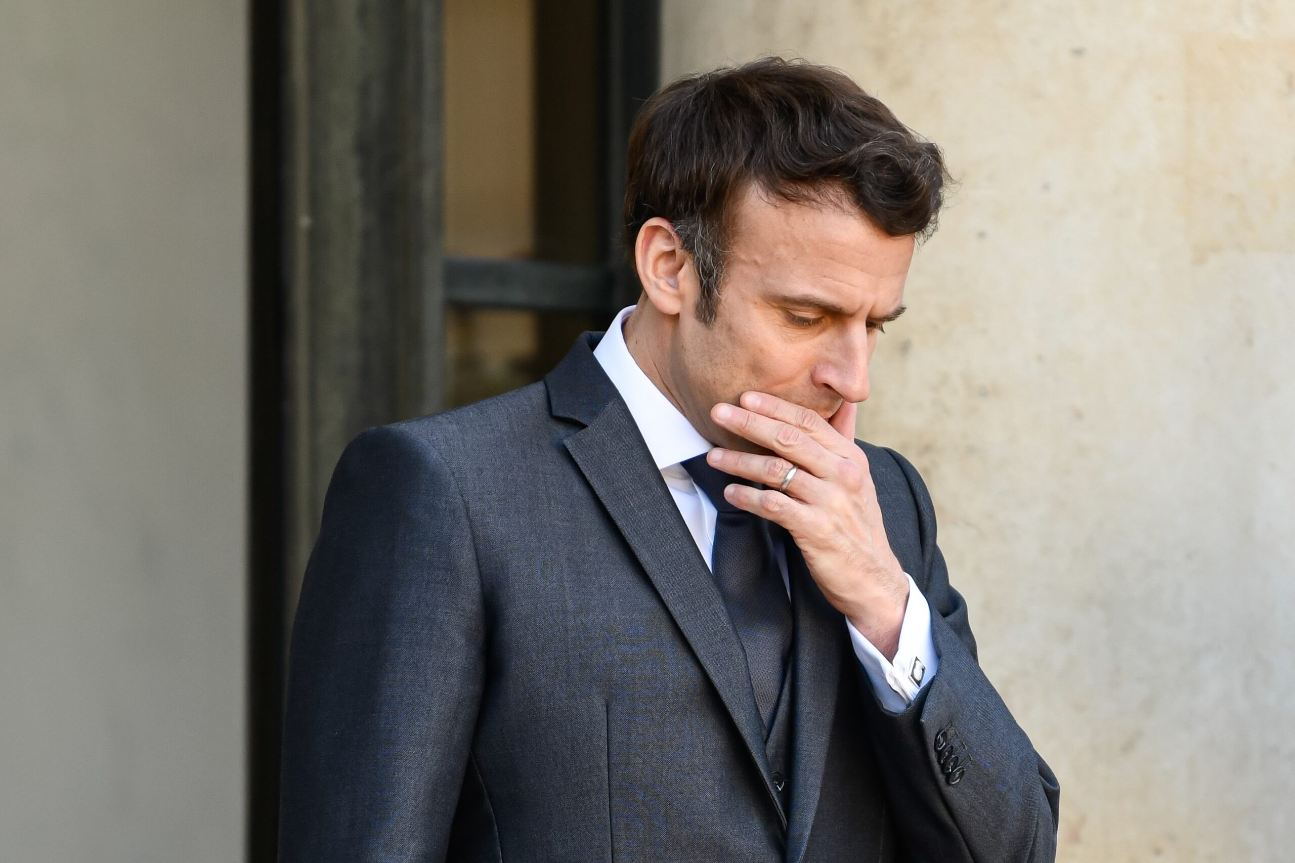FRANCIA – I due pesi e le due misure di Macron