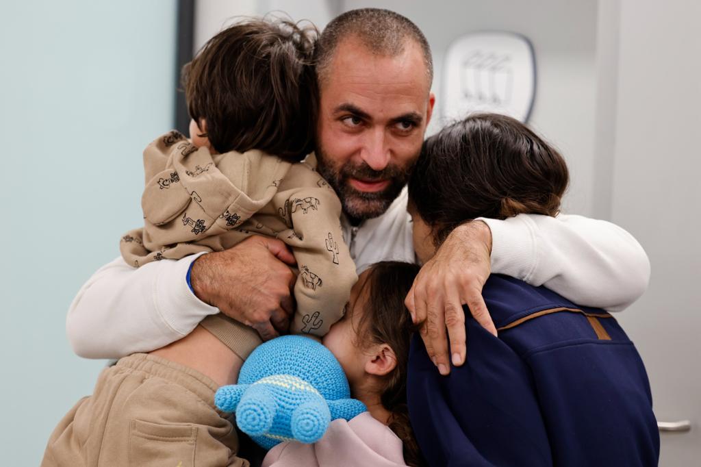 GUERRA 52ESIMO GIORNO</br>Israele: Hamas non separi madri dai figli Berlino promette 7 mln per ricostruire kibbutz Be’eri