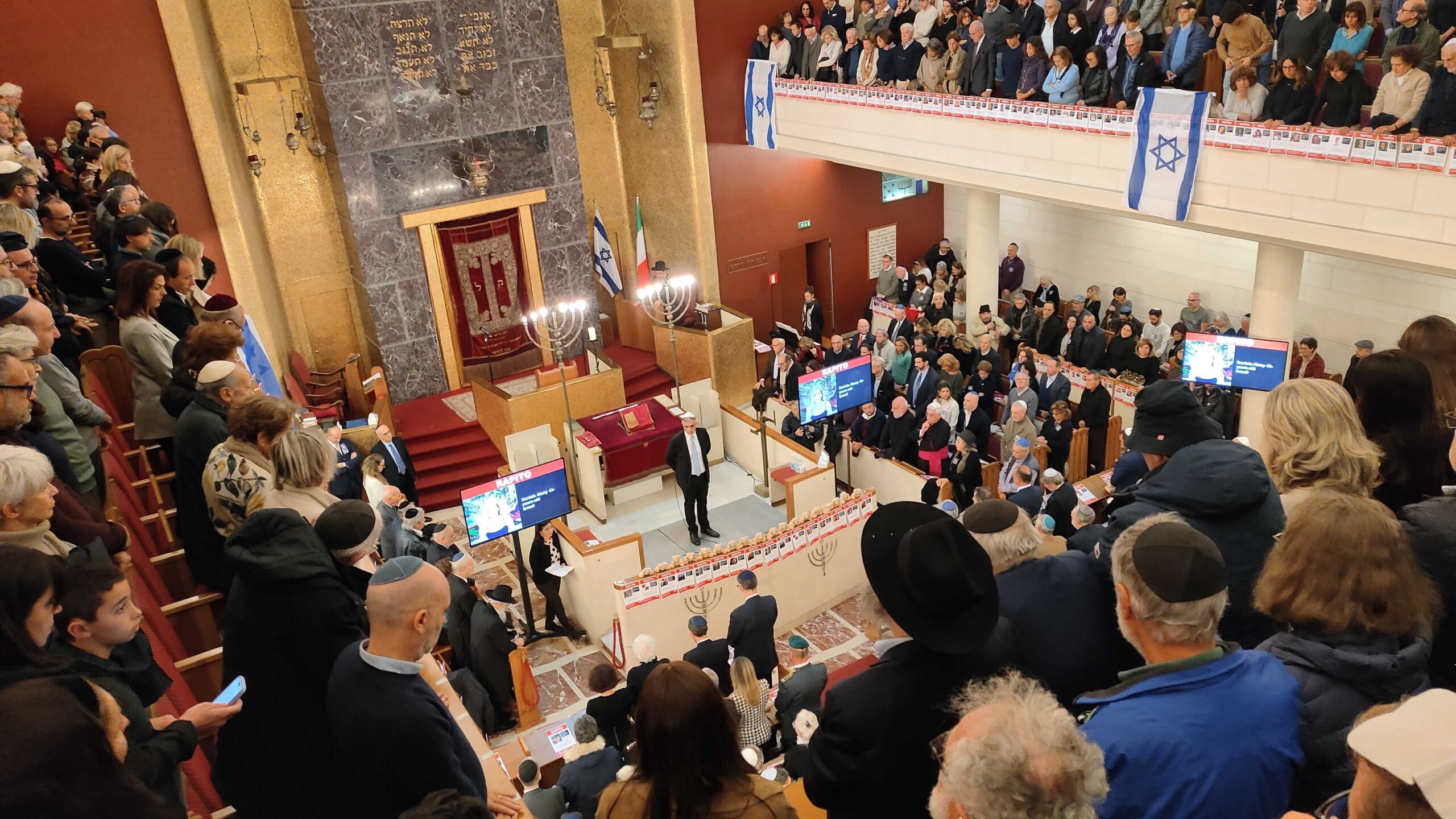 MILANO – Parlano i testimoni oculari dei massacri di Hamas<br> Sinagoga piena in solidarietà con Israele