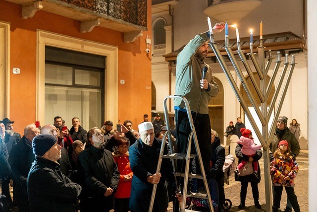 VERONA – Accensione interconfessionale <br> col pensiero rivolto alle vittime del conflitto