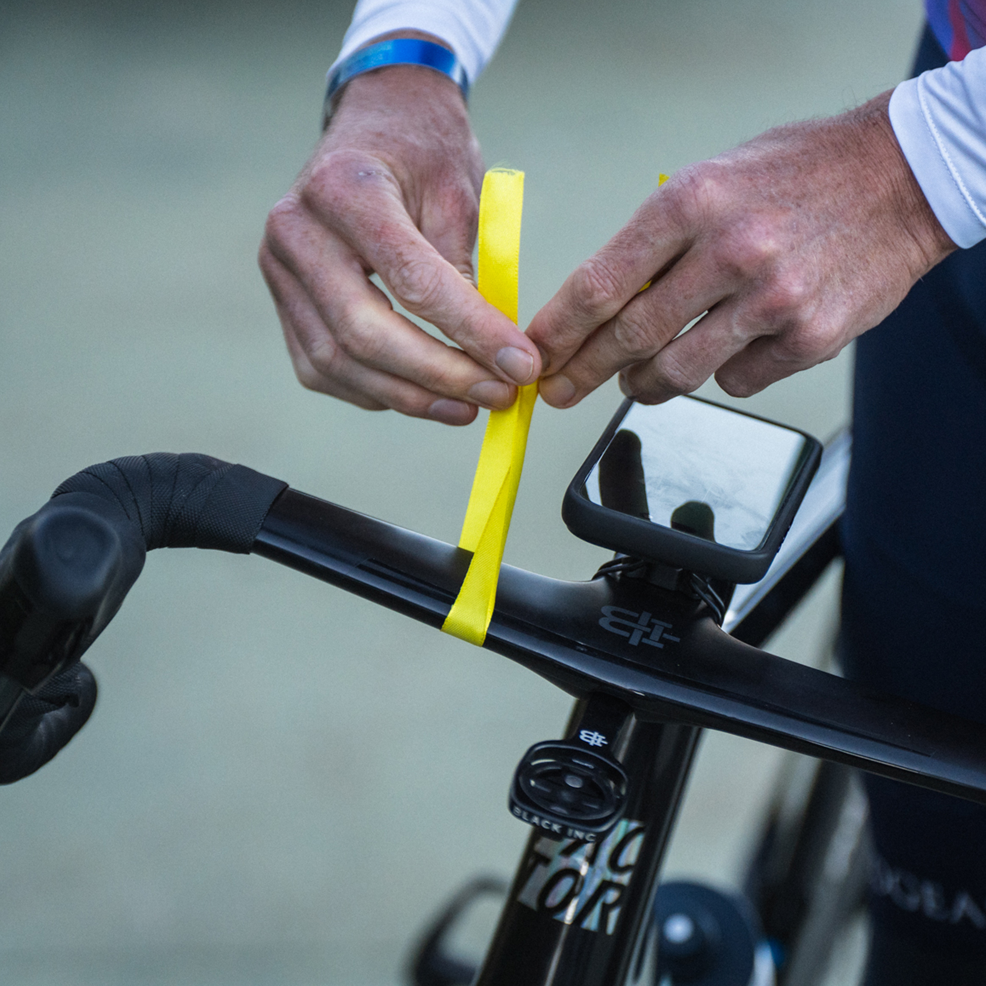 CICLISMO – Da Tel Aviv a Melbourne a Los Angeles <br> un nastro giallo per gli ostaggi