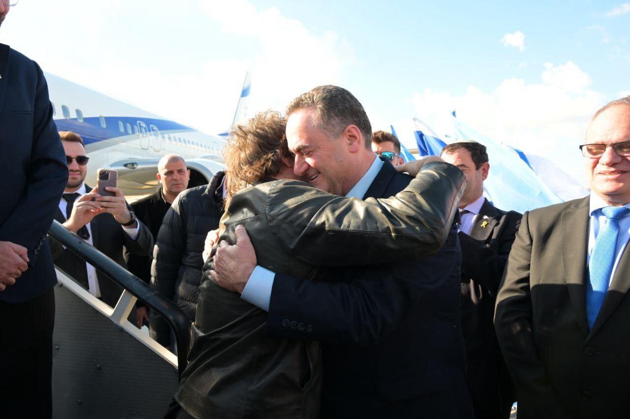 ISRAELE- Il presidente argentino Milei <br> arriva accompagnato da un rav