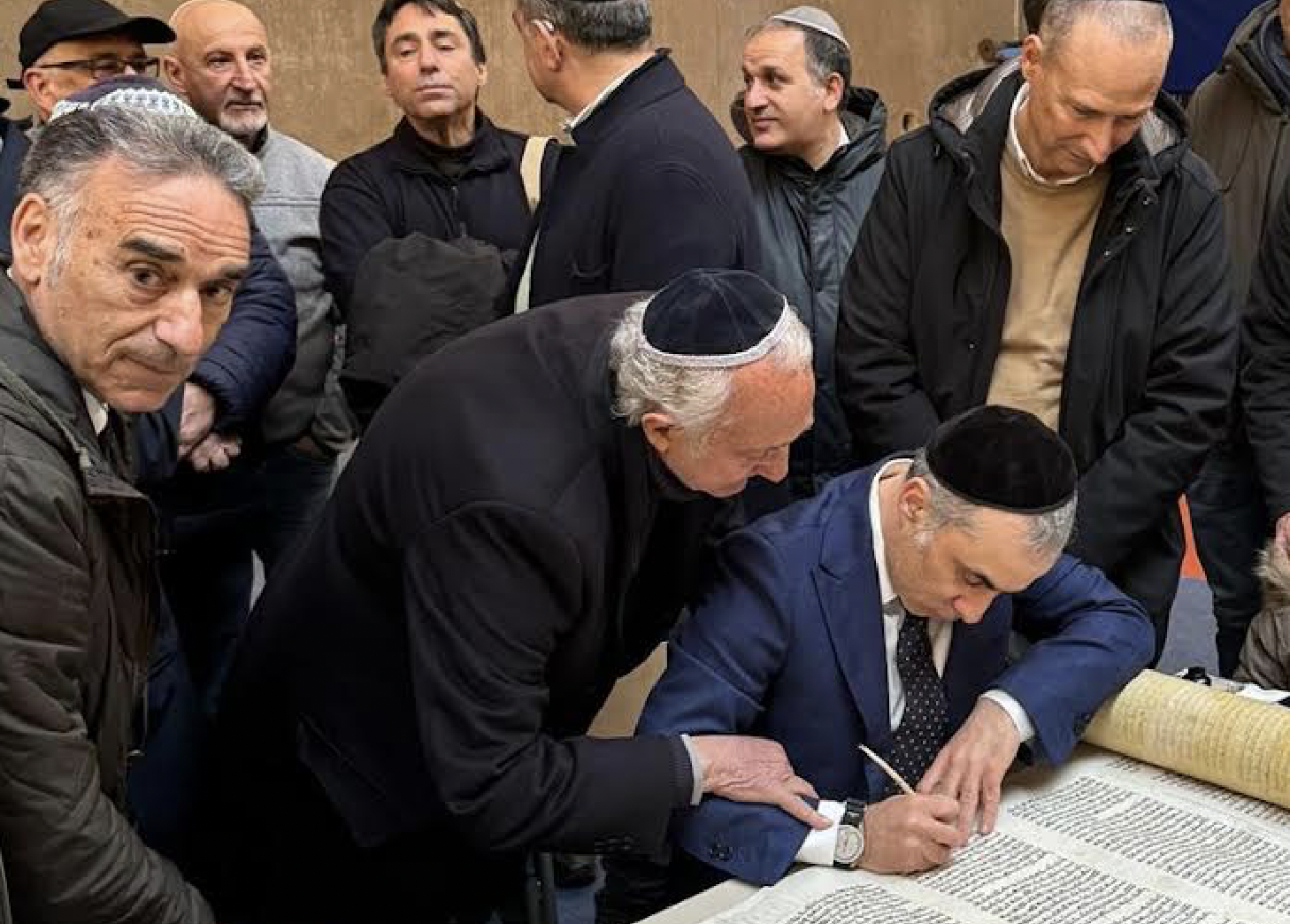 ROMA – Un Sefer Torah rinasce dalle lacrime