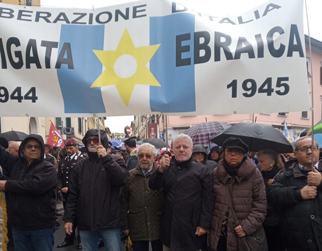 25 APRILE – A Livorno una marcia senza tensioni <br>In tanti dietro lo striscione della Brigata Ebraica