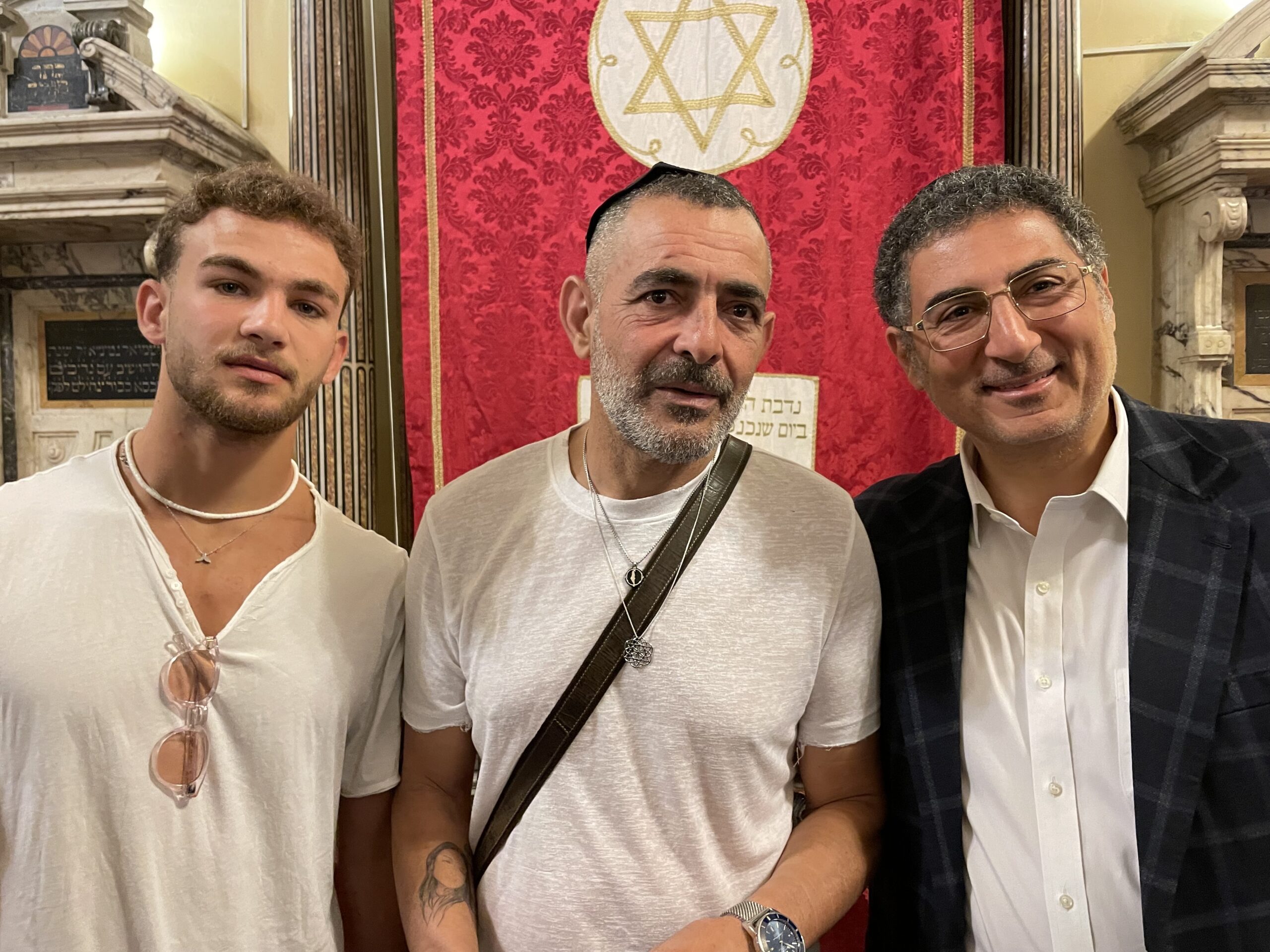 7 OTTOBRE – Agam e Itay ricordano il loro dramma al tempio a Roma<br>Nonostante lo strazio vince la speranza. «E grazie a tutti per il vostro amore»