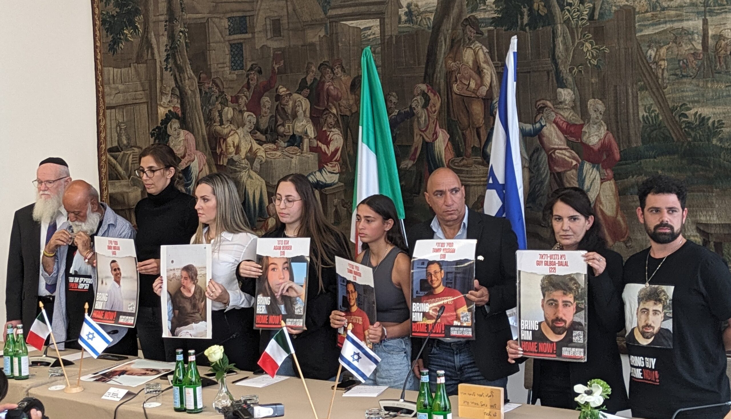 7 OTTOBRE – I famigliari degli ostaggi: la gente ci capisce, media e governi no