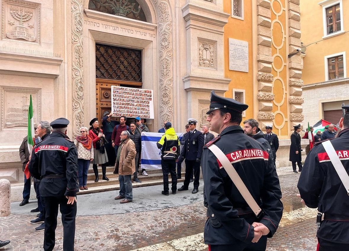 VERONA – Le minacce dei propal sulla soglia della sinagoga