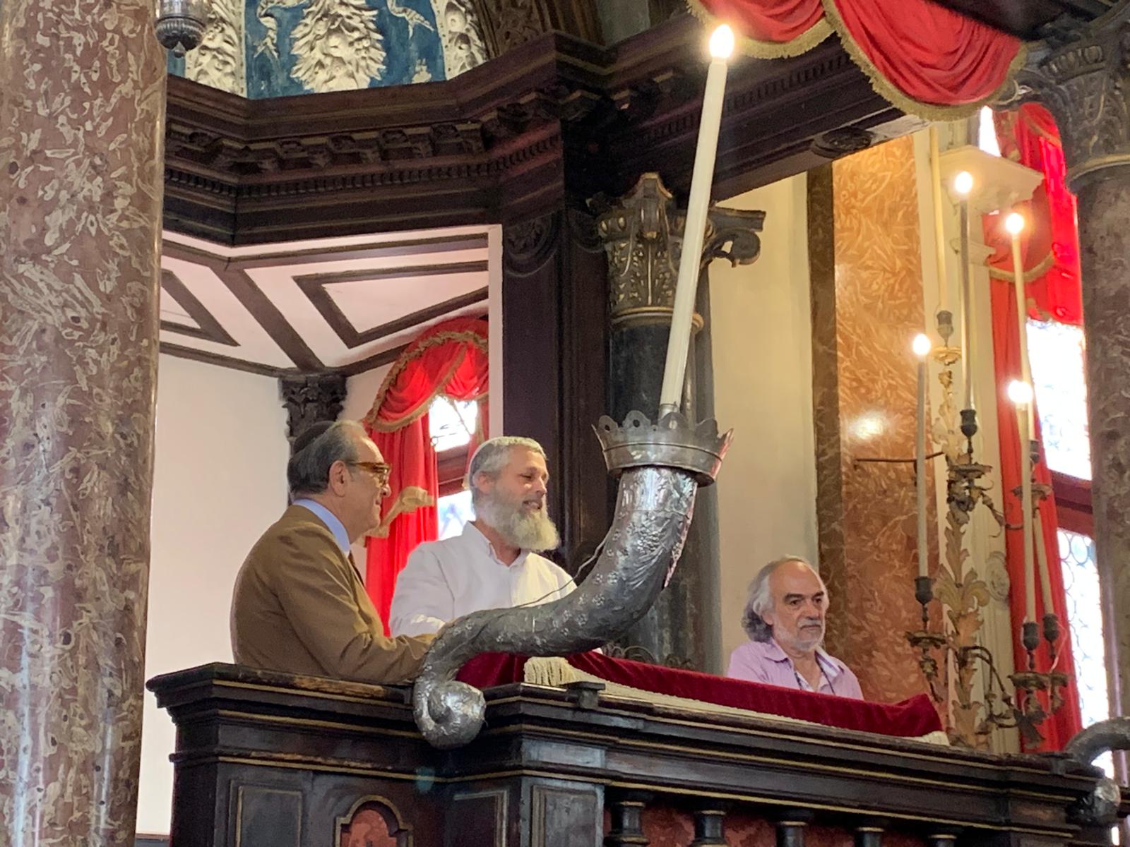 VENEZIA – I genitori di Or Lamishpachot in visita in sinagoga