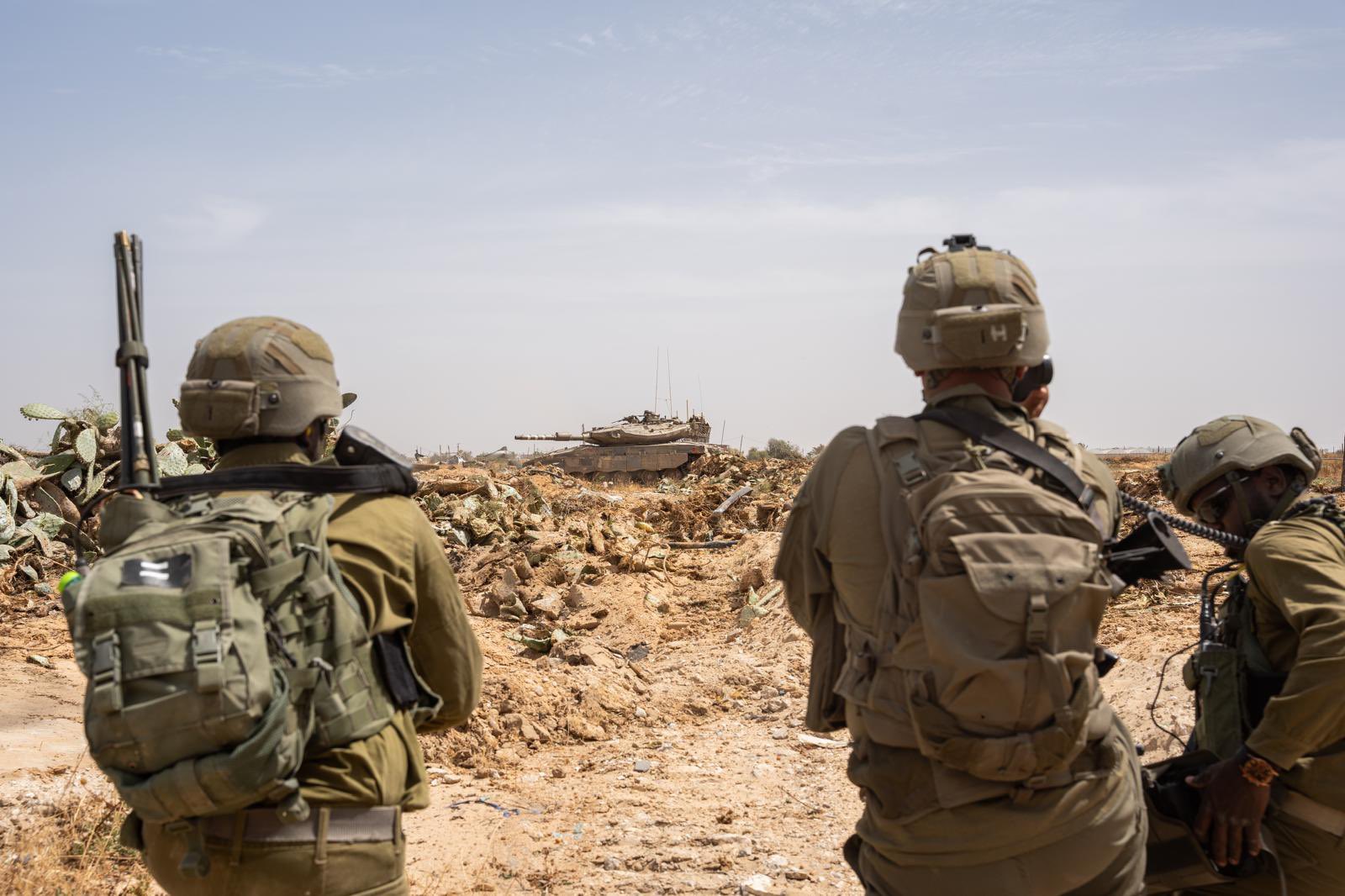 ISRAELE – Tsahal controlla valico Rafah, Hamas gioca con vite ostaggi