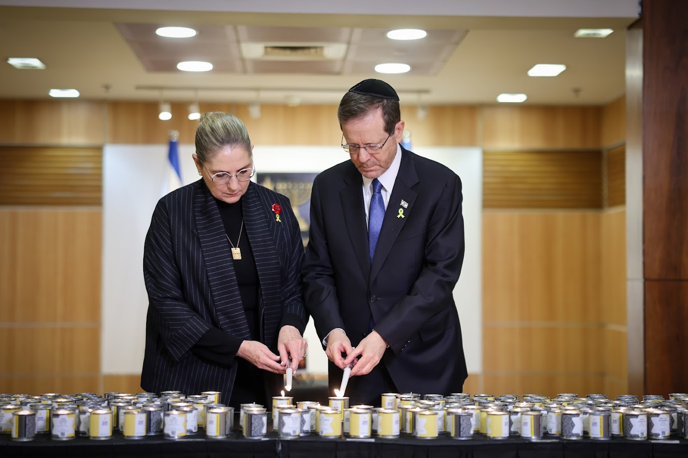 ISRAELE – Il paese si ferma per Yom HaShoah ma tutti guardano a Rafah