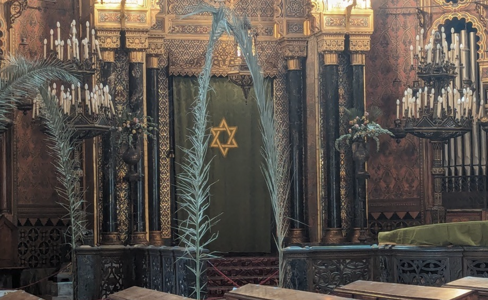 TRADIZIONI – Perché addobbiamo il Tempio di Firenze a Shavuot   