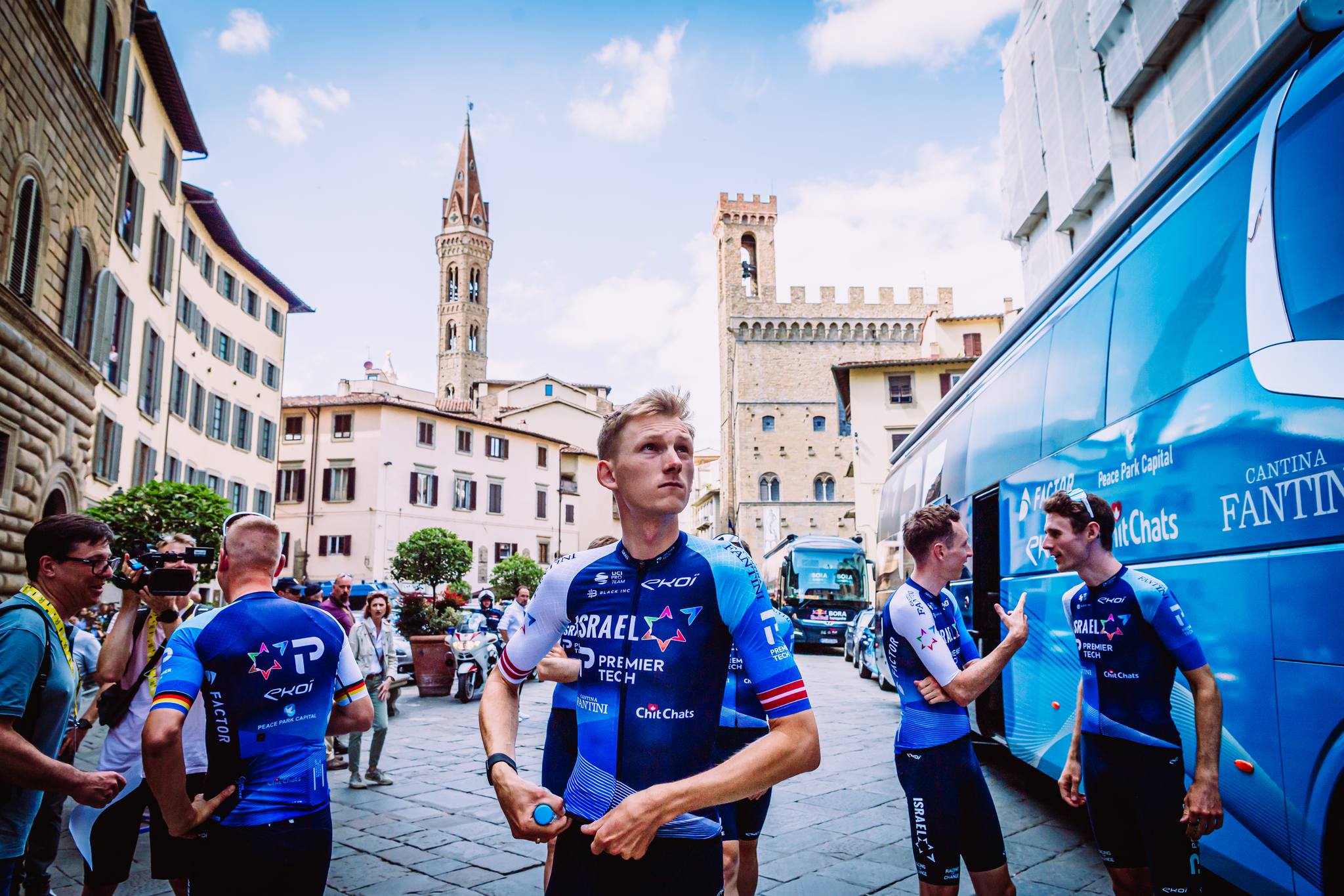 TOUR DE FRANCE – Solo applausi a Firenze per la squadra israeliana