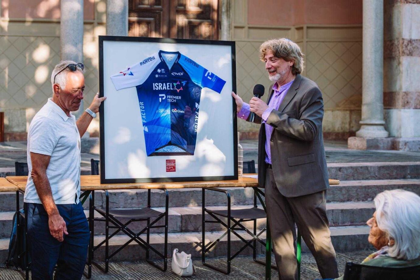 TOUR DE FRANCE – The Israeli team honors Italian champion Gino Bartali at Florence synagogue