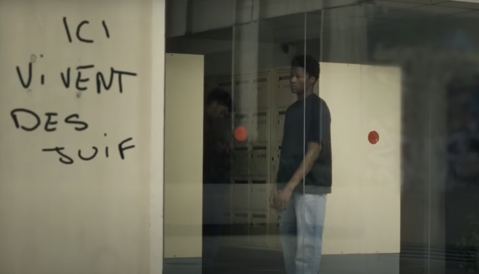 FRANCIA – Uno spot per la fratellanza: nascondersi è il suo contrario
