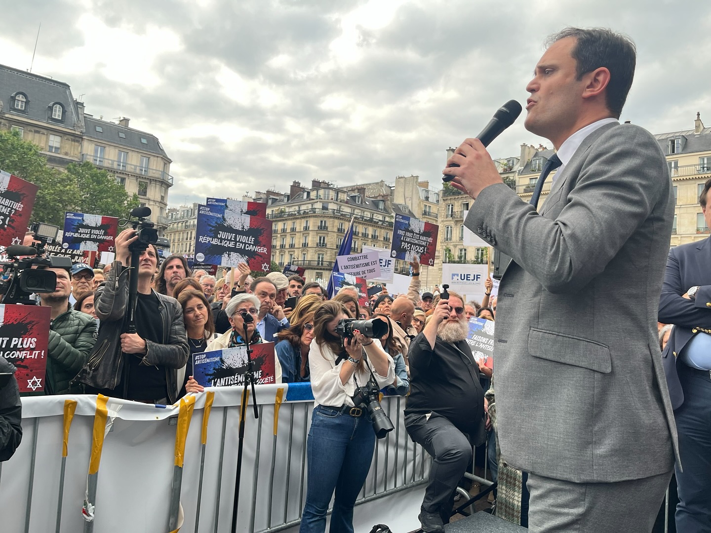 FRANCIA – Tra i due estremismi, gli ebrei pensano all’aliyah