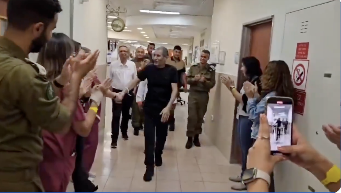 ISRAELE – L’ex ostaggio: «Salviamo i rapiti dall’oscurità di Gaza»
