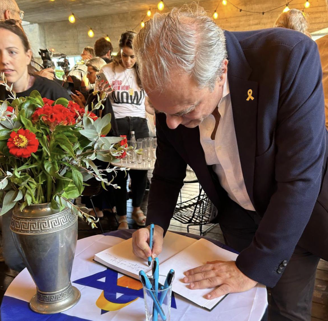 LE REAZIONI – La solidarietà di Tajani. L’ambasciatore italiano alla veglia