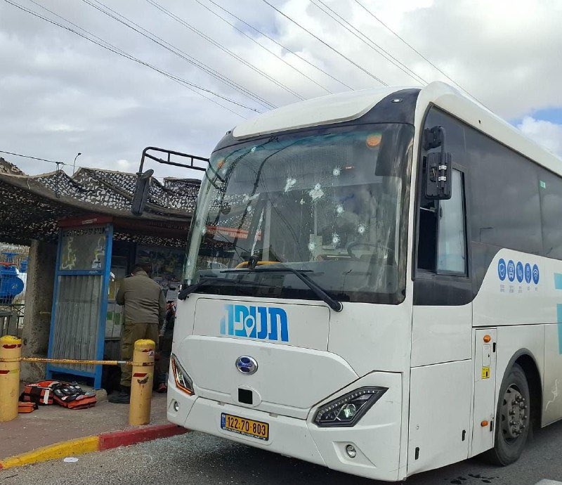ISRAELE – Attacco a un bus tra Ariel e Tel Aviv, nove feriti