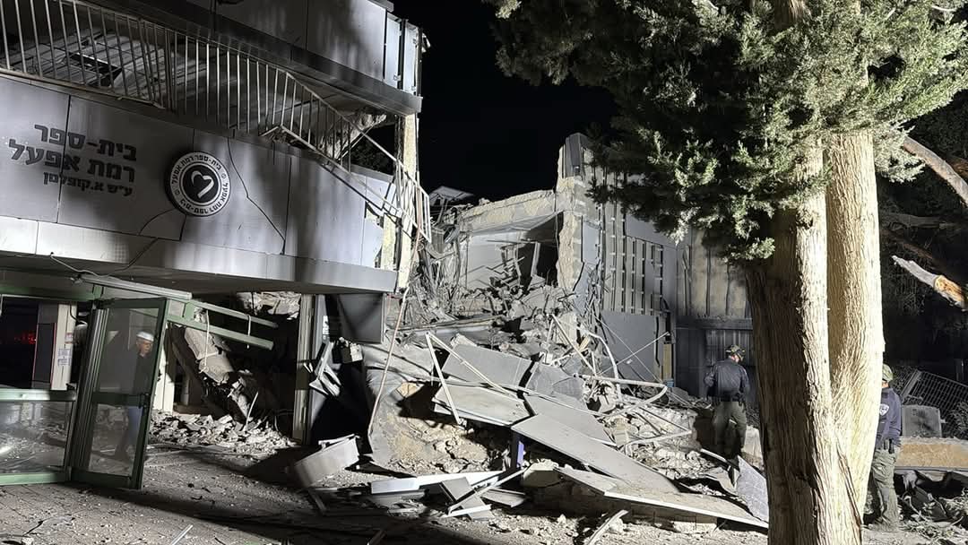 ISRAELE – Huthi distruggono scuola, Tsahal colpisce Sana’a