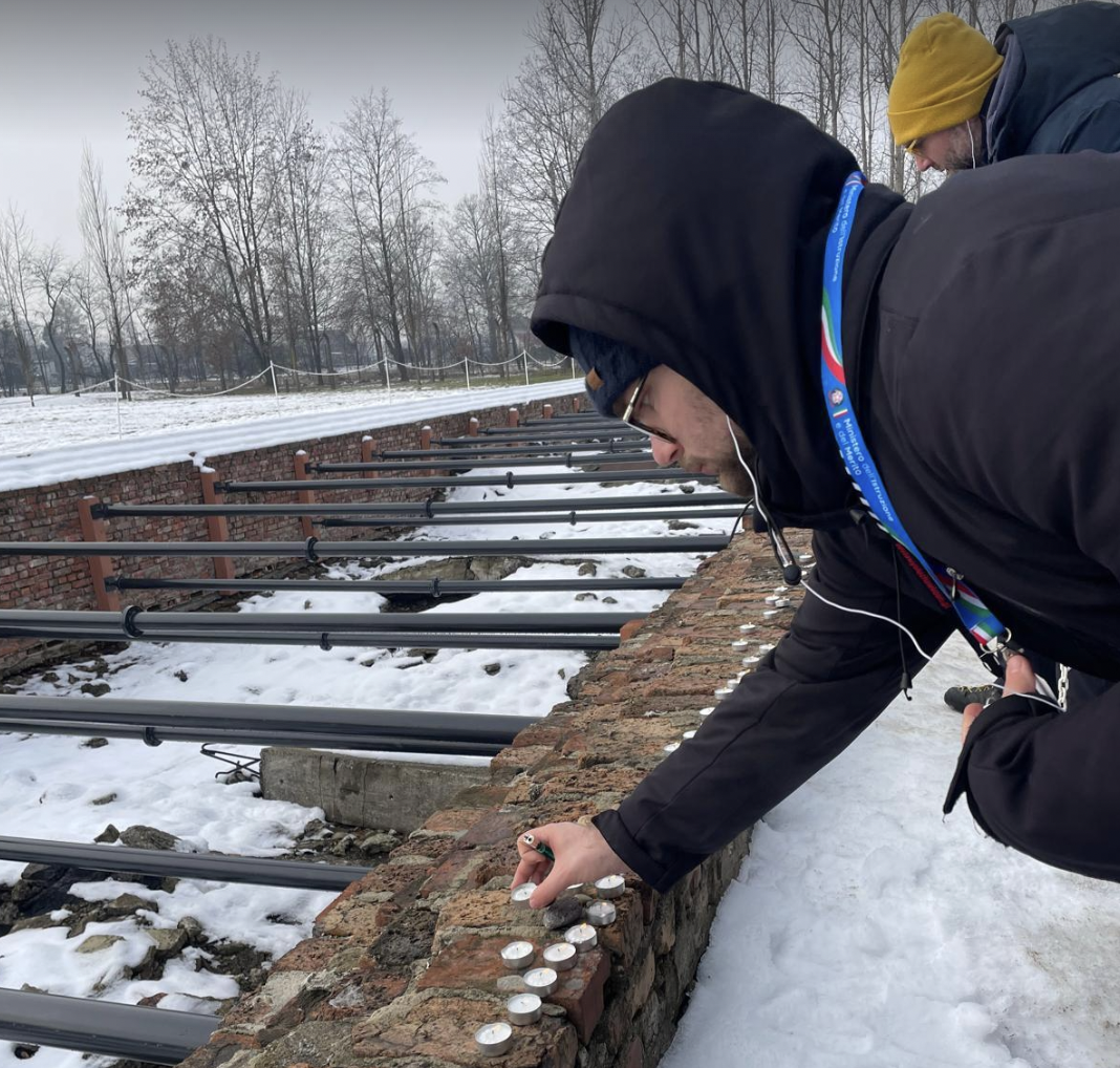 MEMORIA – Gli studenti nel campo Auschwitz-Birkenau. <br> Rav Meloni: Fate tesoro delle testimonianze