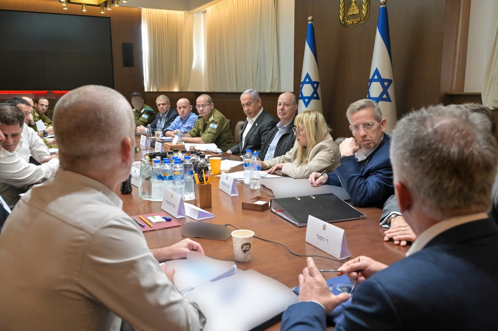ISRAELE – Attese notizie su ostaggi mentre governo rallenta su ritiro da Libano
