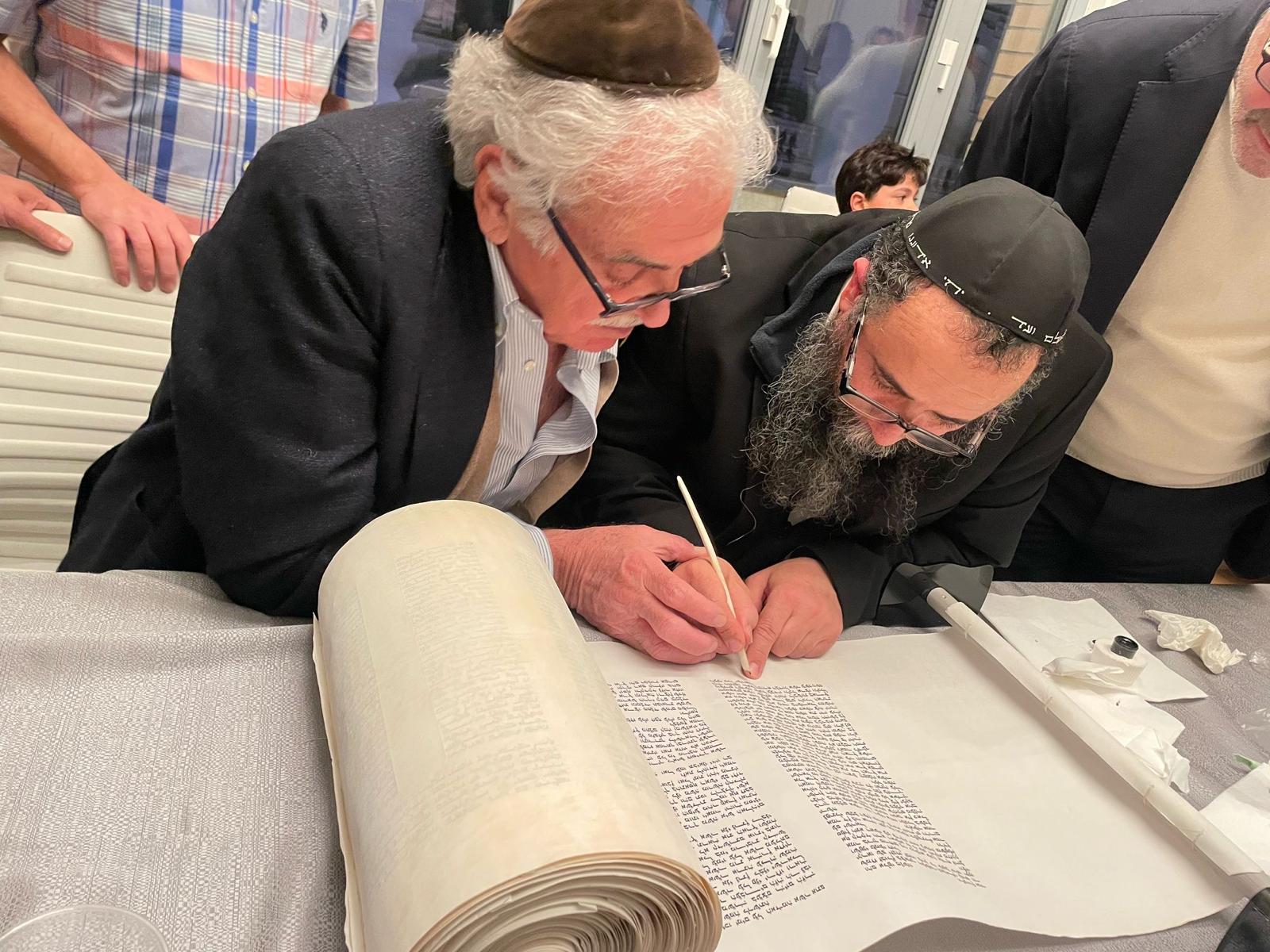 MILANO – Un Sefer Torah in ricordo dei soldati caduti