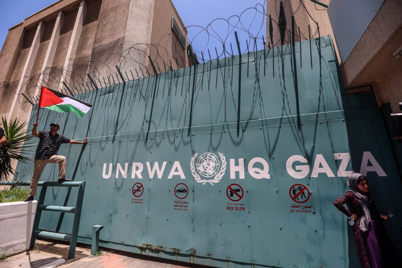 MEDIO ORIENTE – No, sì, no: i ripensamenti di Londra sui soldi all’Unrwa