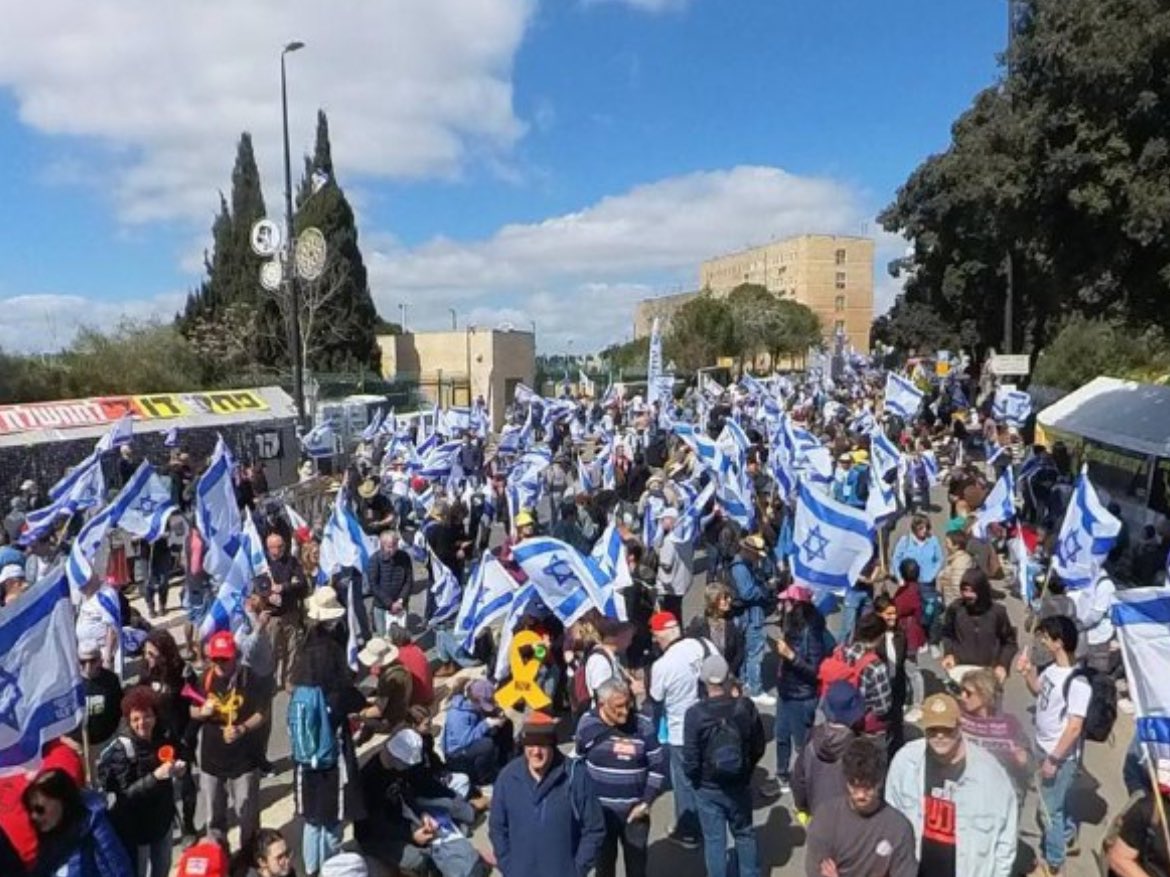 ISRAELE – Netanyahu accelera sulle destituzioni, proteste nel paese