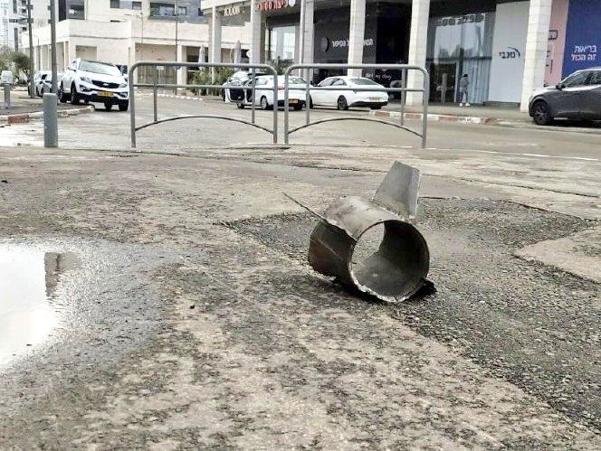 ISRAELE – Razzi su Tel Aviv da Huthi e Hamas, a Gaza riprende l’offensiva via terra