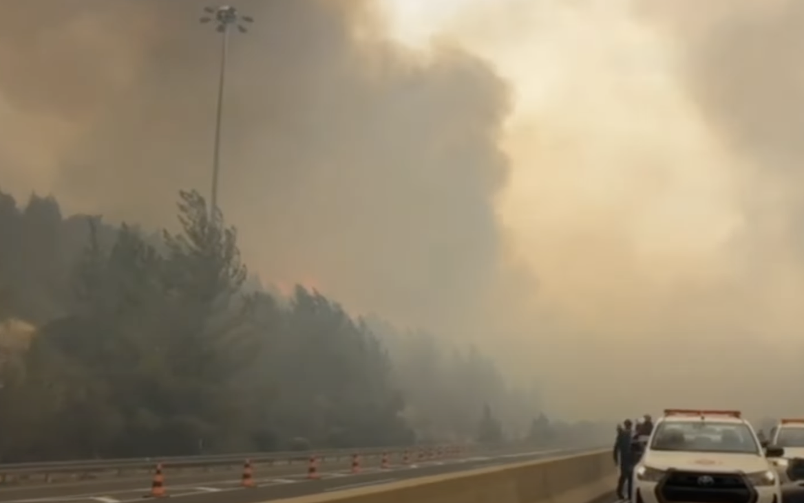 ISRAELE – Incendio minaccia Gerusalemme, chiesto aiuto internazionale