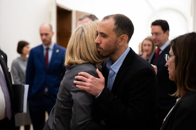 ISRAELE – L’ex ostaggio: «La diplomazia salvi i miei fratelli da Hamas»