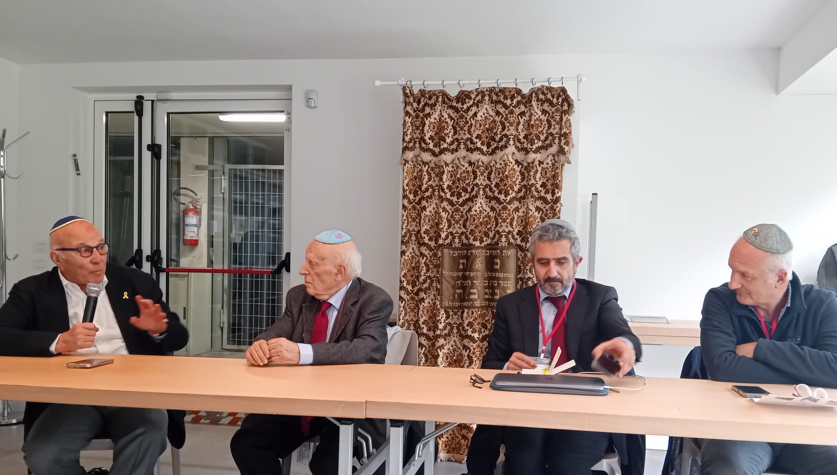 MILAN – “Let’s all wear the kippah,” an initiative against Jewish hatred