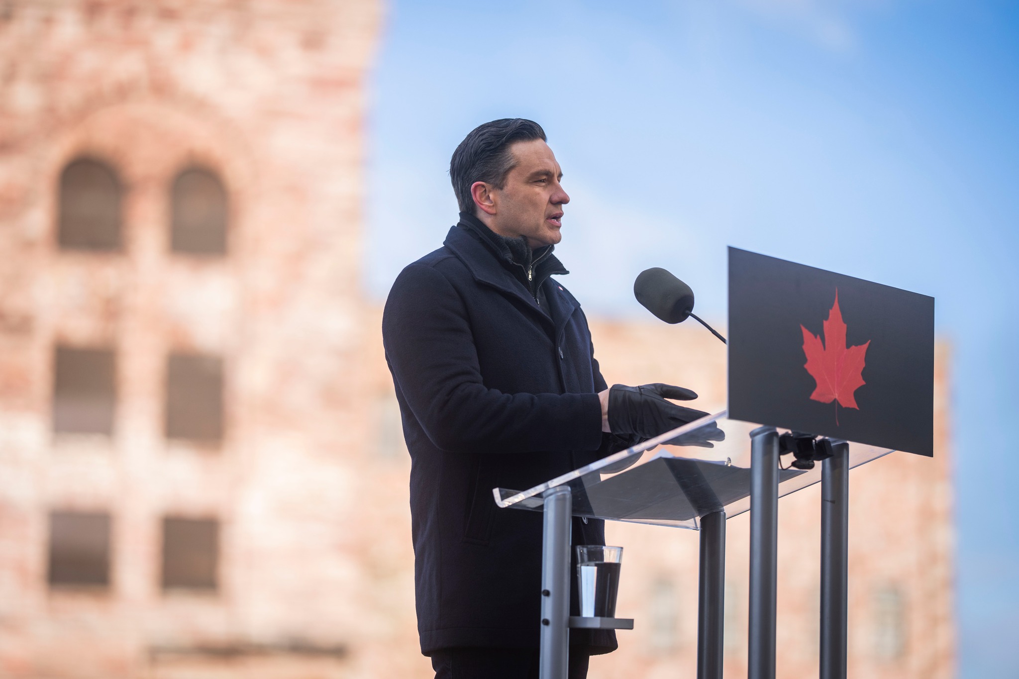 CANADA – Poilievre: «Chi commette crimini antisemiti sarà espulso»