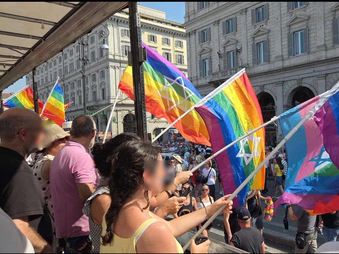 TORINO – Sfili con gli ebrei al pride? Serve il gruppo sanguigno