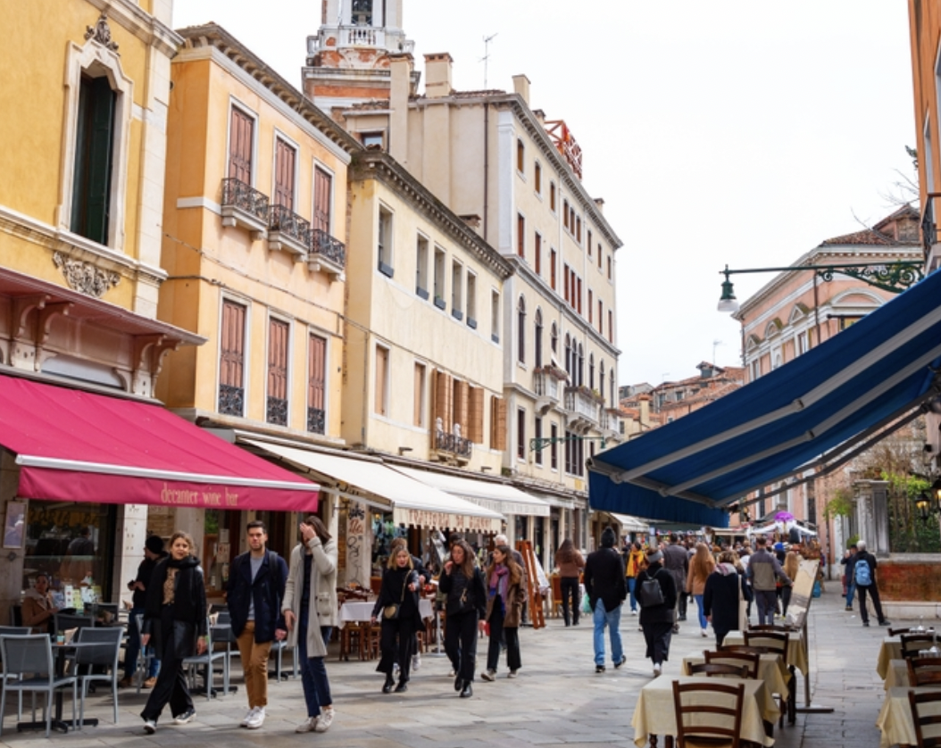 VENEZIA – Aggressione antisemita (con rottweiler) al grido di “Free Palestine”
