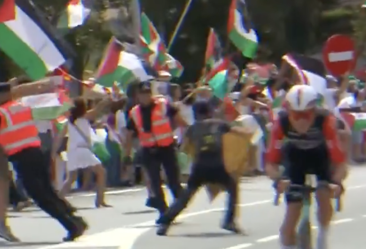 CICLISMO – Alla Vuelta la protesta propal fa cadere un corridore italiano