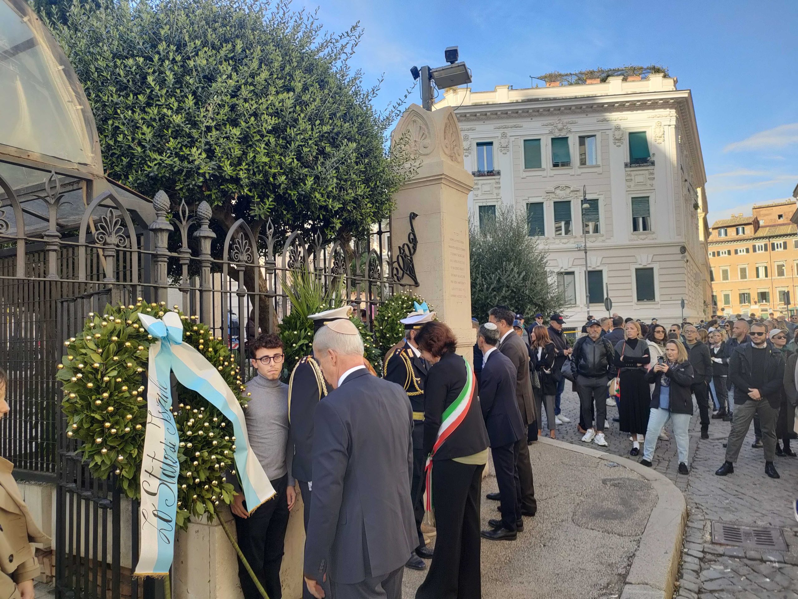 ROMA – 9 ottobre ’82, il ricordo davanti alla sinagoga