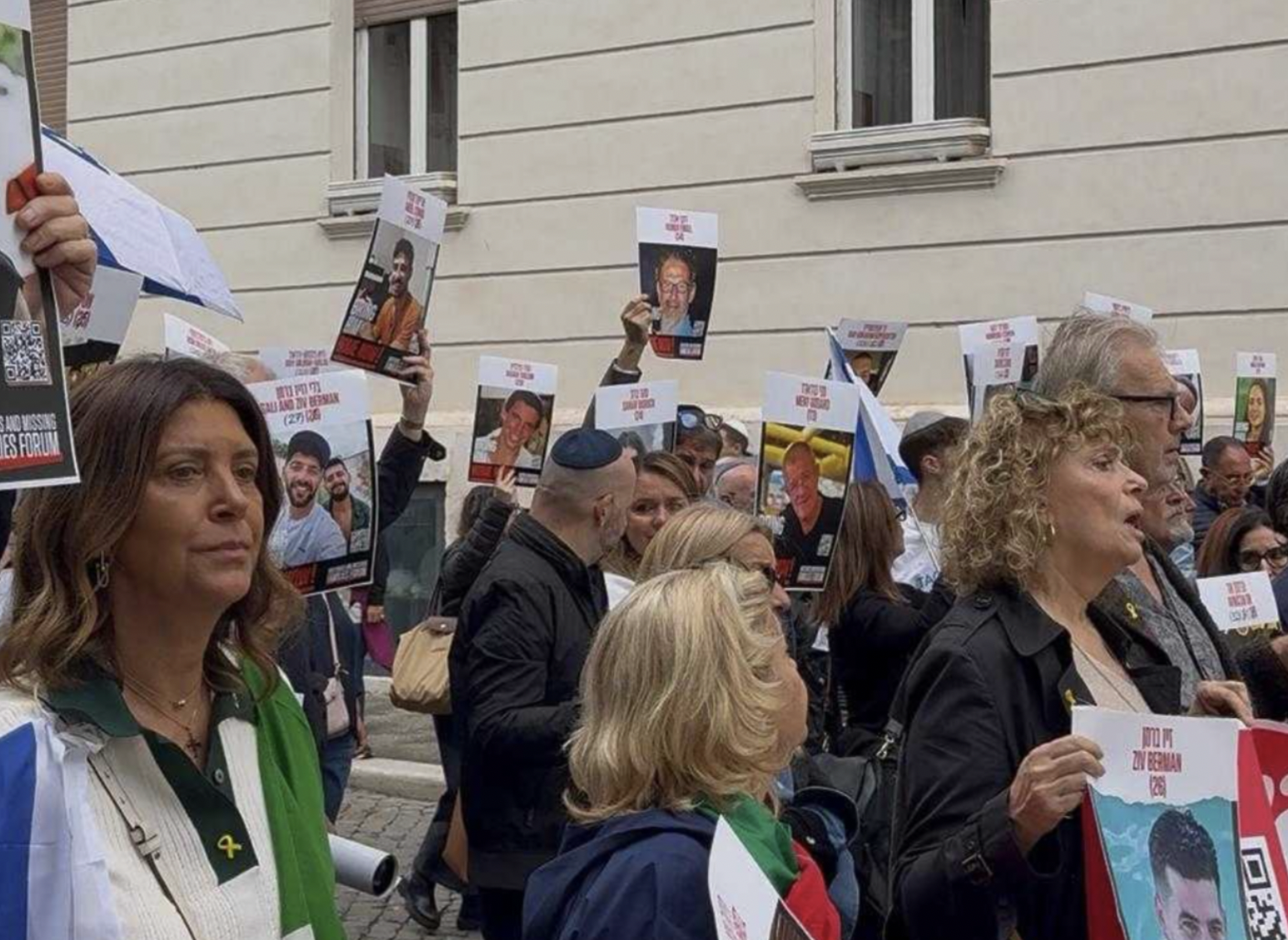 ROMA – Sit in per gli ostaggi nel quartiere ebraico