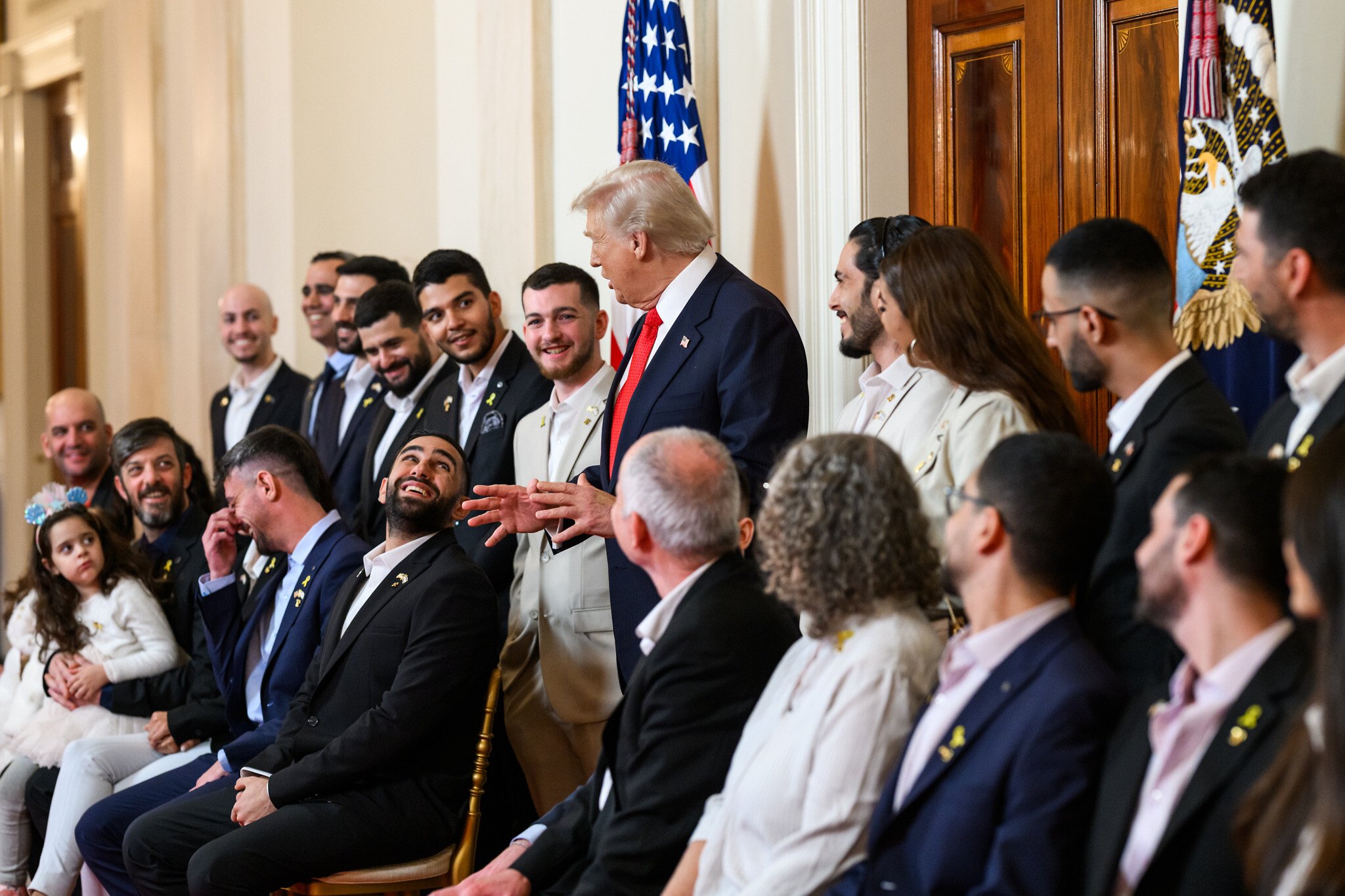 USA – Trump incontra ex ostaggi israeliani: «Oggi siete eroi»