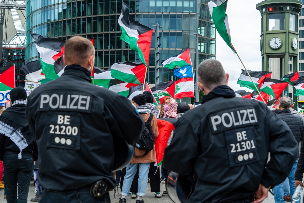 GERMANIA – Una comica per sdoganare degli slogan vietati