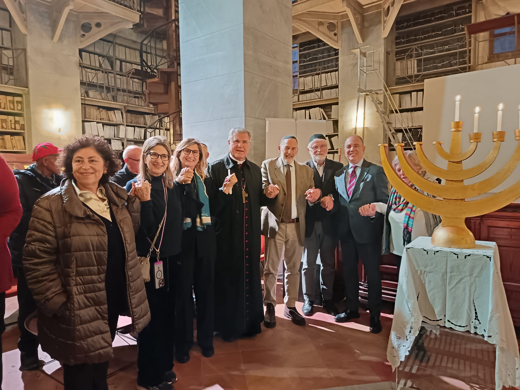 CHANUKKAH – Rabbino e arcivescovo insieme all’accensione di Palermo