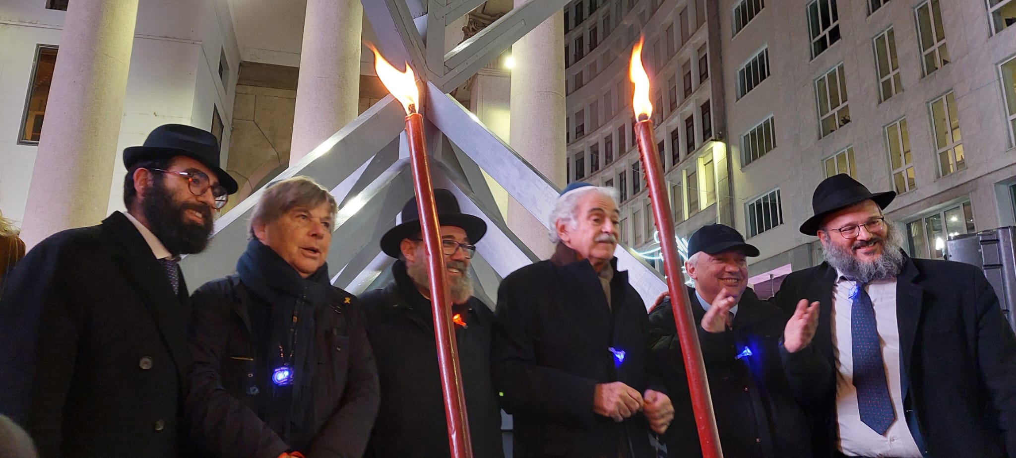 CHANUKKAH – L’accensione delle luci a Milano: «Moltiplicare le luci contro l’odio»