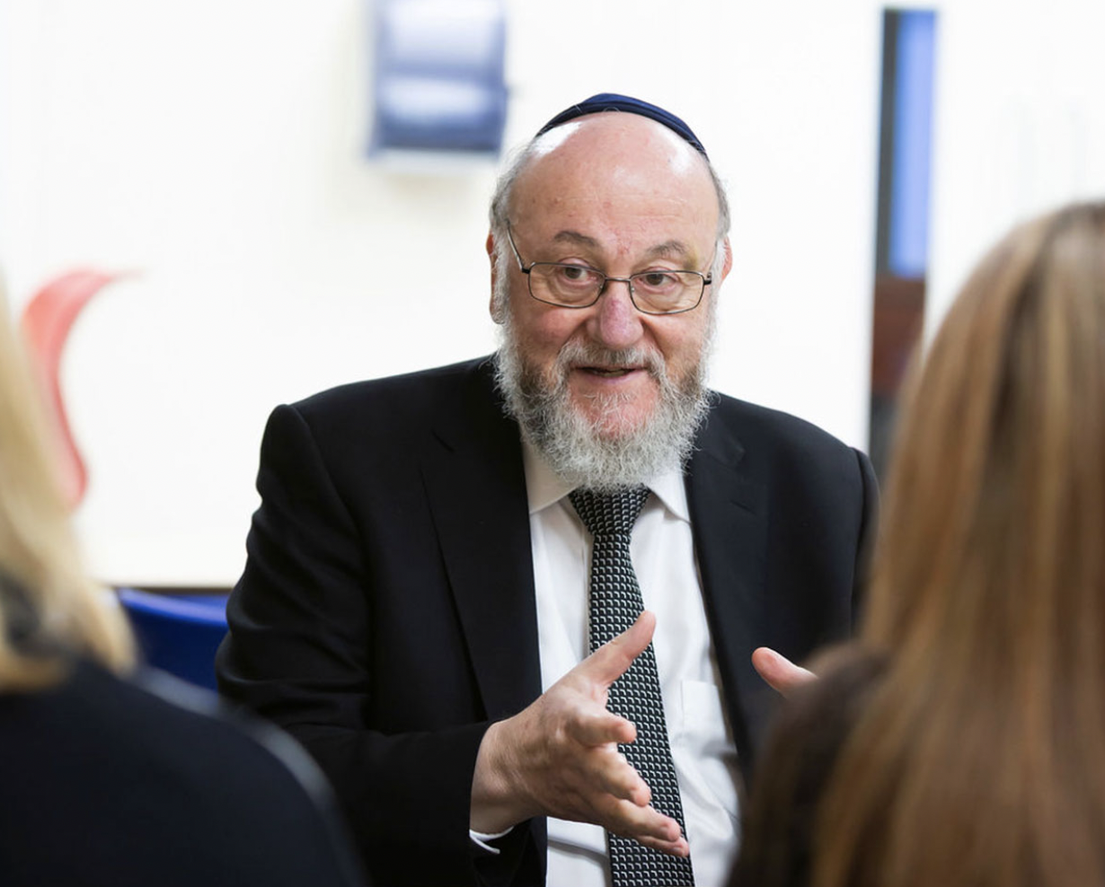 REGNO UNITO – Rav Mirvis: «Serve protezione, non rassegnazione»