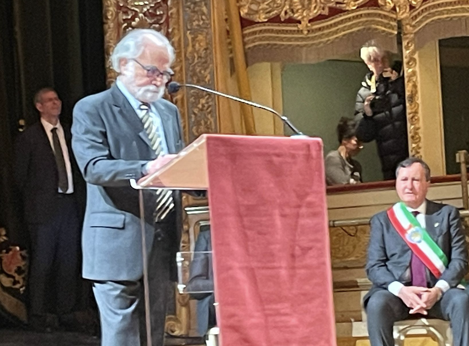 VENEZIA – Dario Calimani: «Non ci si lavi la coscienza andando a lucidare pietre d’inciampo»
