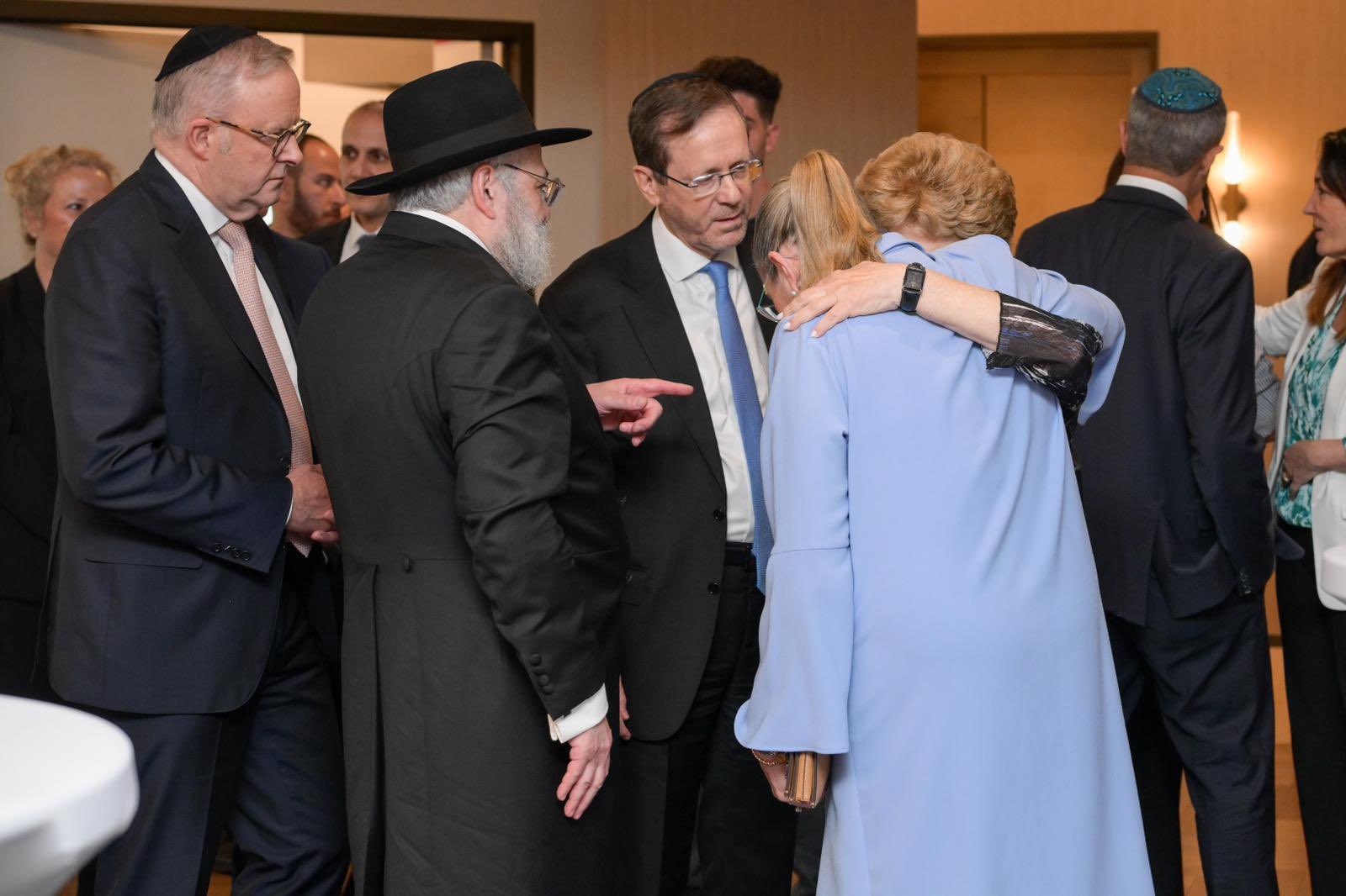 AUSTRALIA – Herzog in visita tra tensioni, diplomazia e accuse sul contrasto all’antisemitismo
