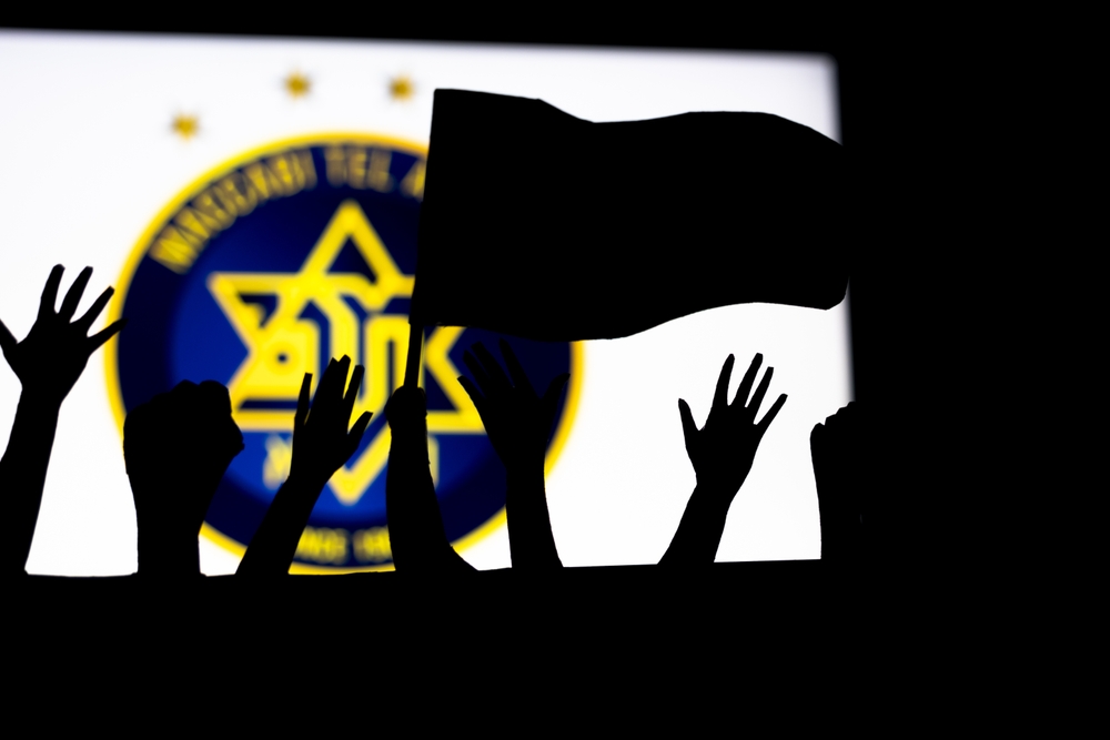 REGNO UNITO – Tifosi del Maccabi pericolosi? Una bufala generata dall’IA