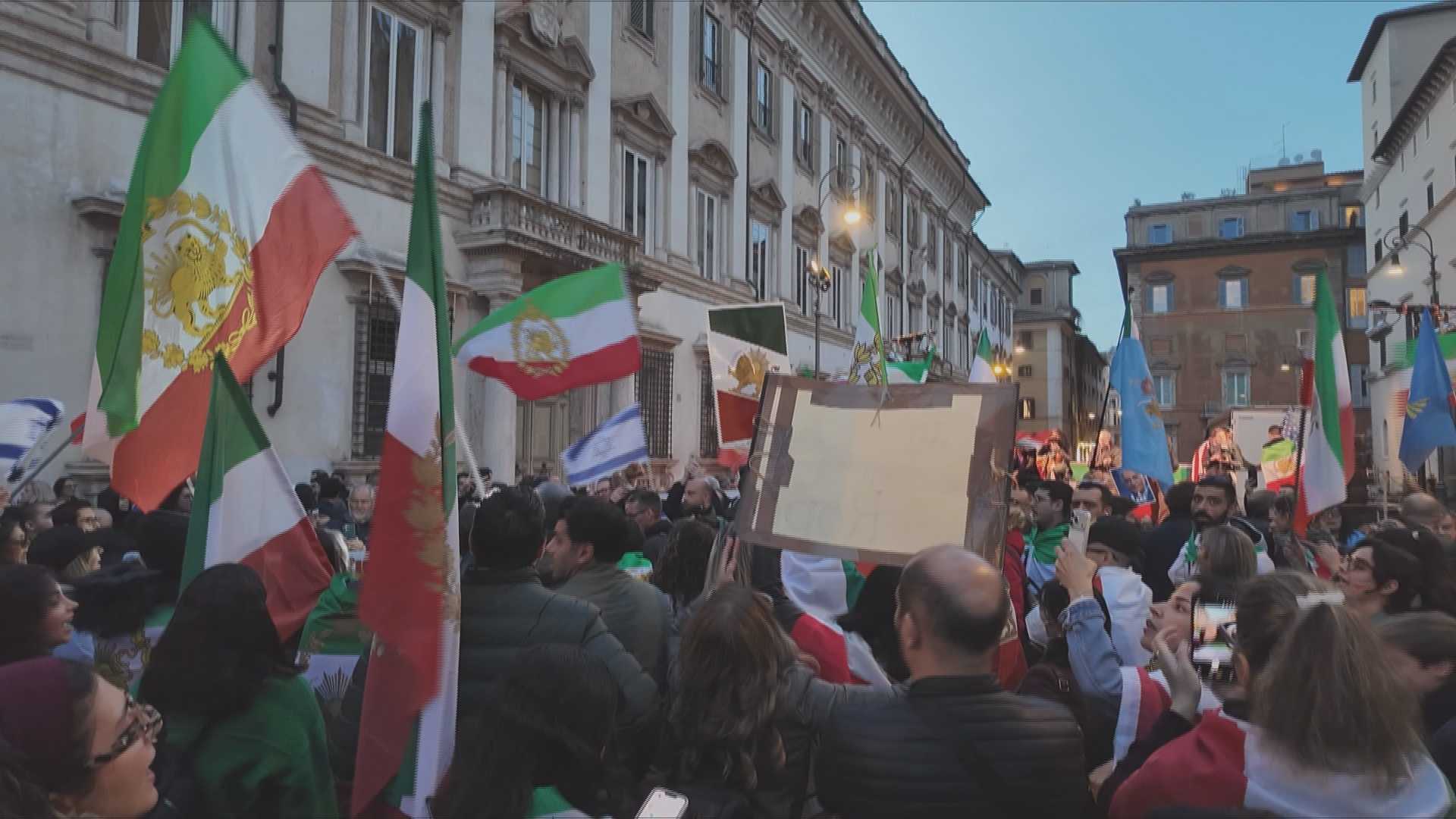SORGENTE DI VITA – Donna, vita, libertà, Il libro di Ester, Vite nascoste