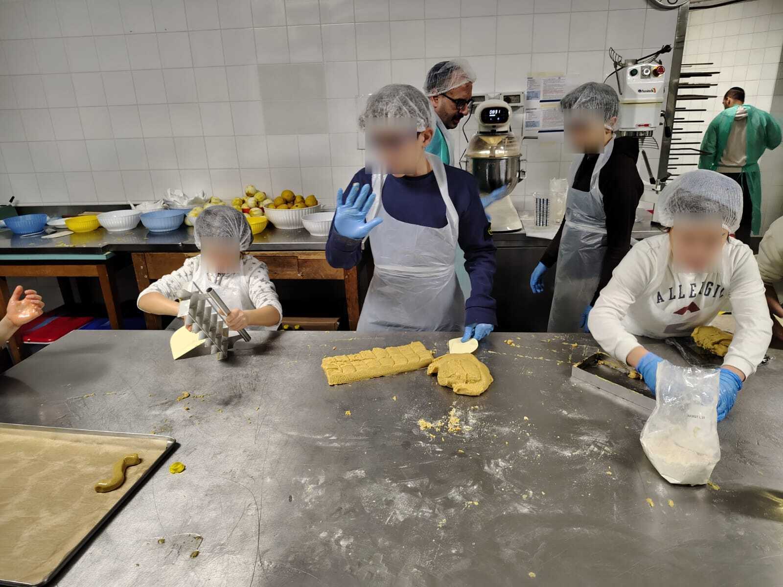 VENEZIA – I bambini “a scuola” di dolci di Pesach