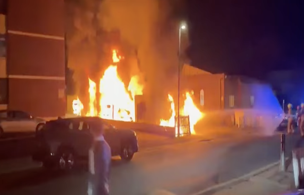 LONDRA – Incendio doloso distrugge ambulanze organizzazione ebraica