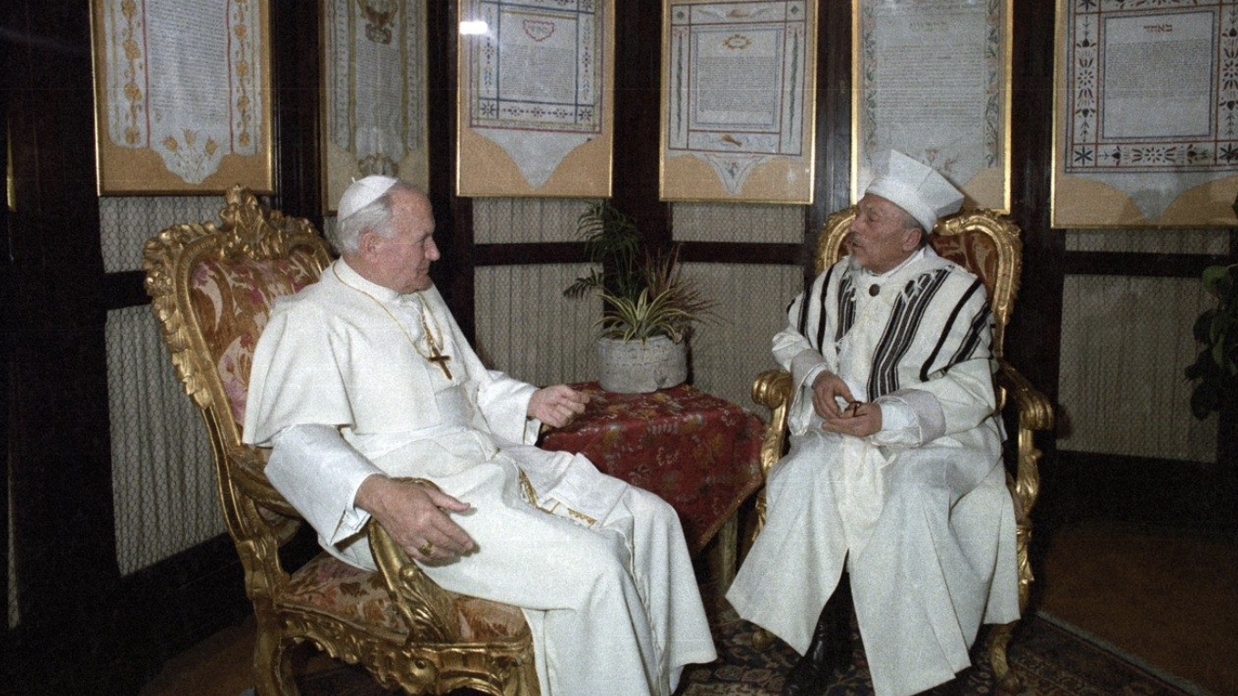 ANNIVERSARI – Quando Papa Wojtyla entrò in sinagoga